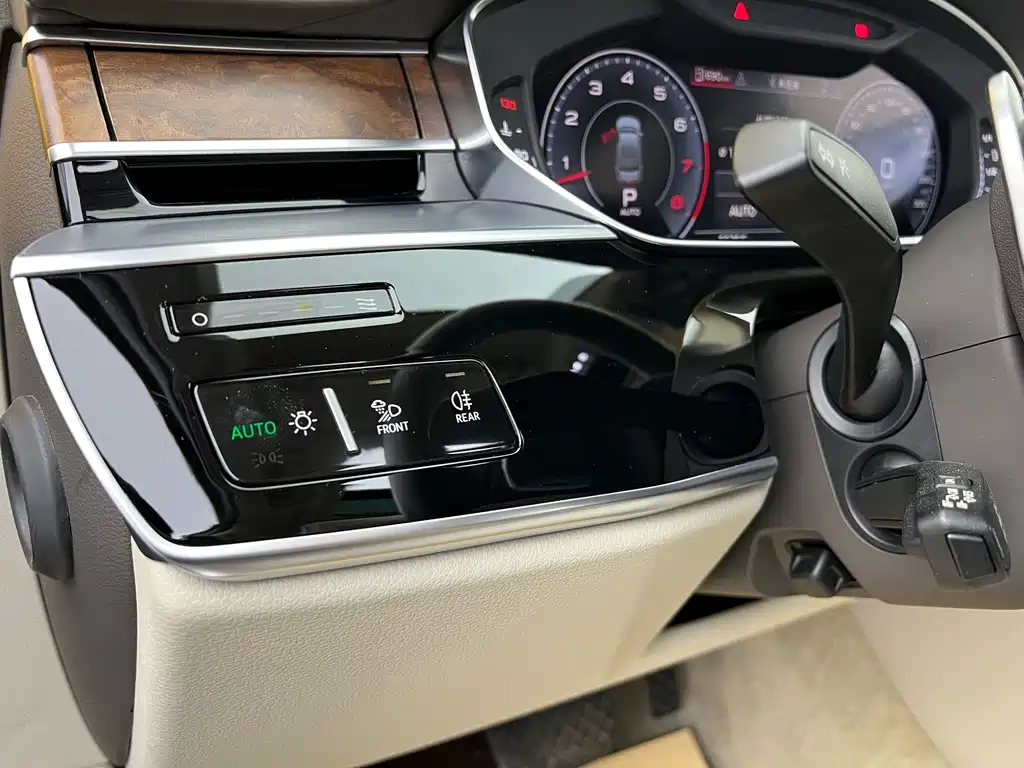 Audi A8L 55 TFSI quattro Luxury Edition (2019 Facelift Plus)