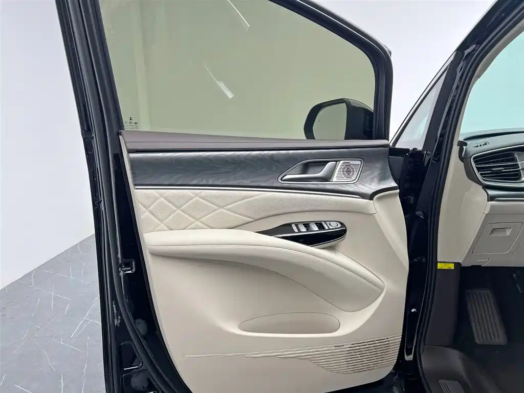 Denza D9 2024 DM-i 980 AWD Deluxe