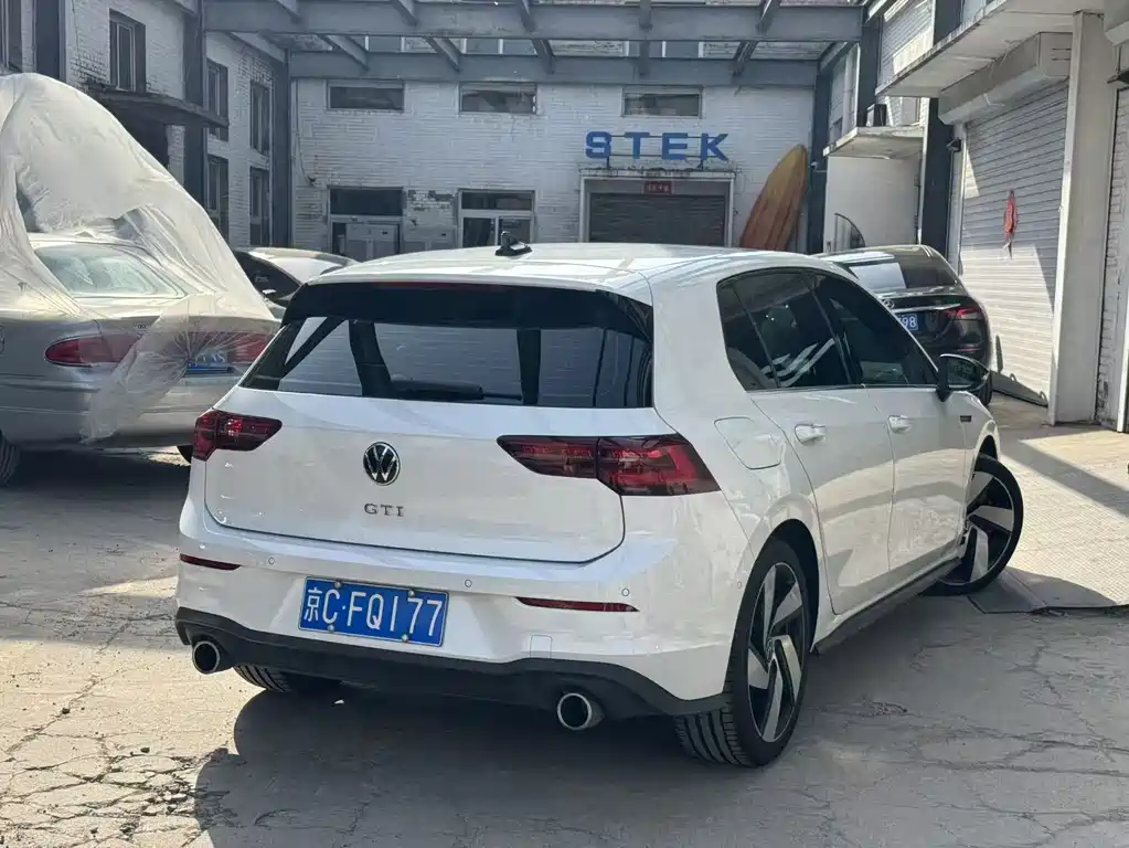 Volkswagen Golf GTI 2023 380TSI DSG