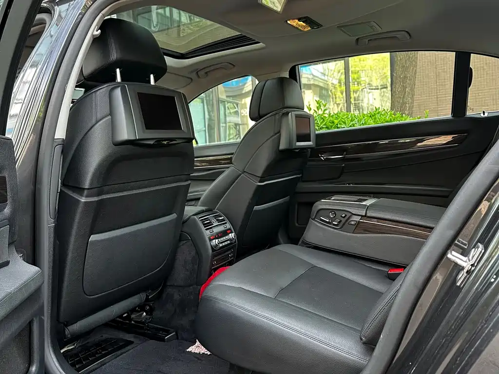 BMW 7 Series 2009 740Li Luxury