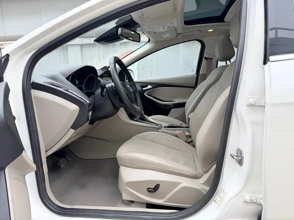 Ford Focus 2017 Sedan EcoBoost 180 Automatic Flagship