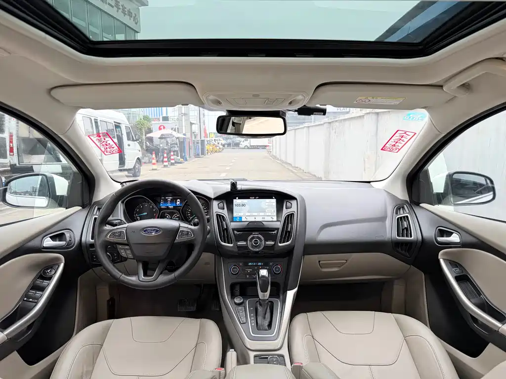 Ford Focus 2017 Sedan EcoBoost 180 Automatic Flagship