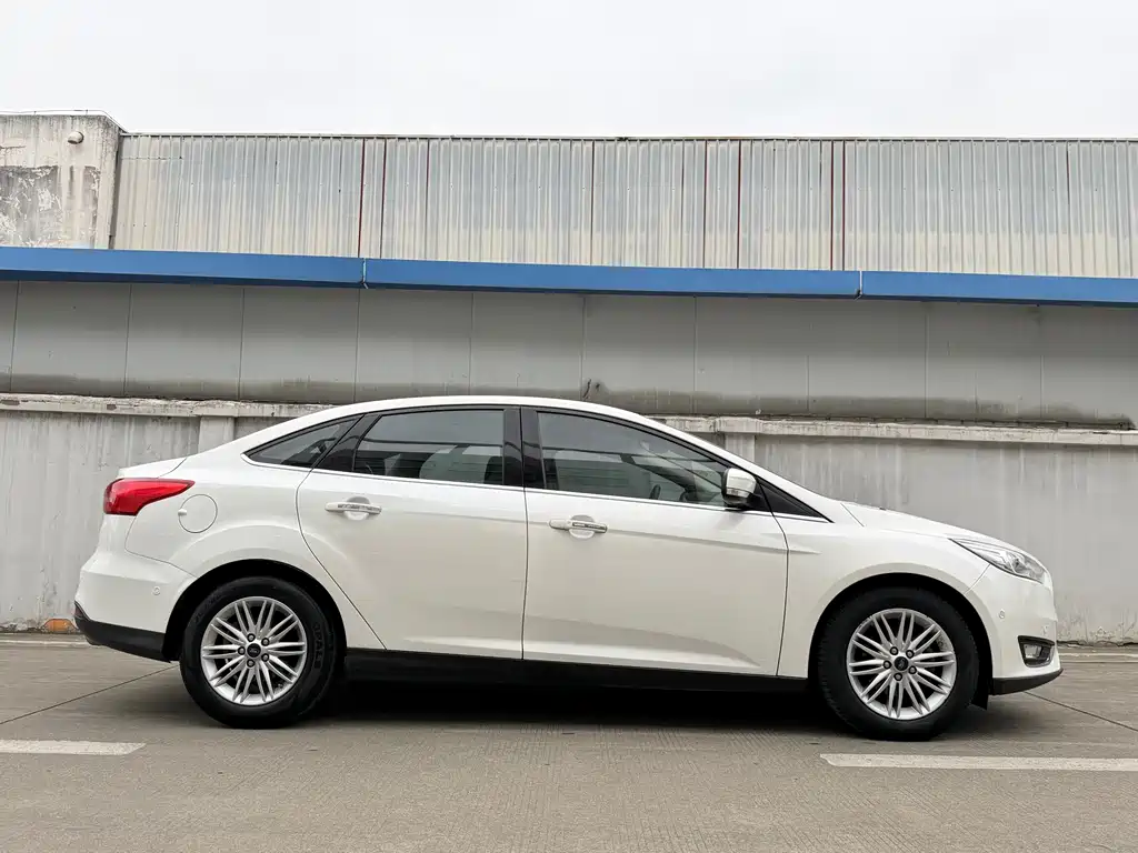 Ford Focus 2017 Sedan EcoBoost 180 Automatic Flagship