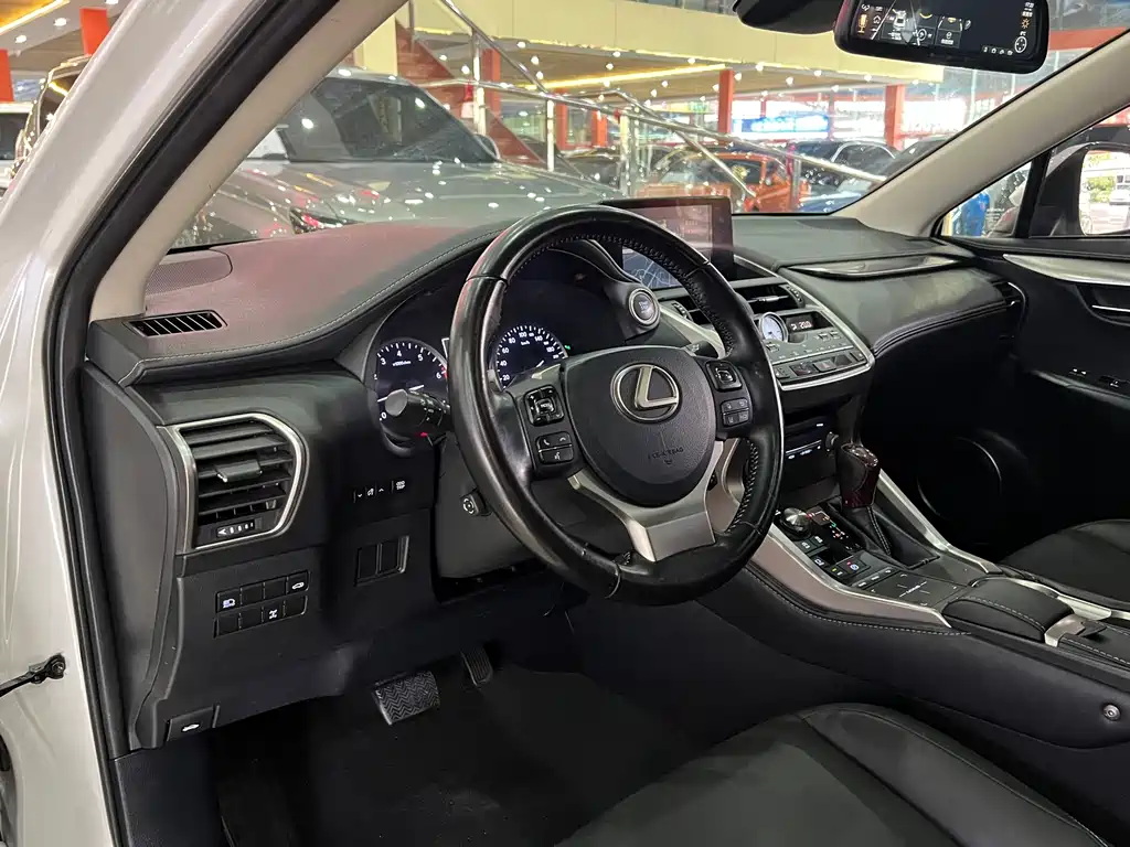 Lexus NX 300 AWD F Sport 2017