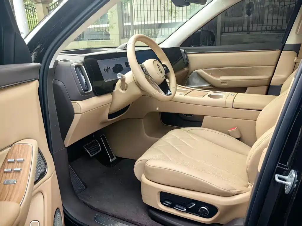 AITO M8 2025 EREV Ultra 53.4kWh 6-Seater 192-Line LiDAR