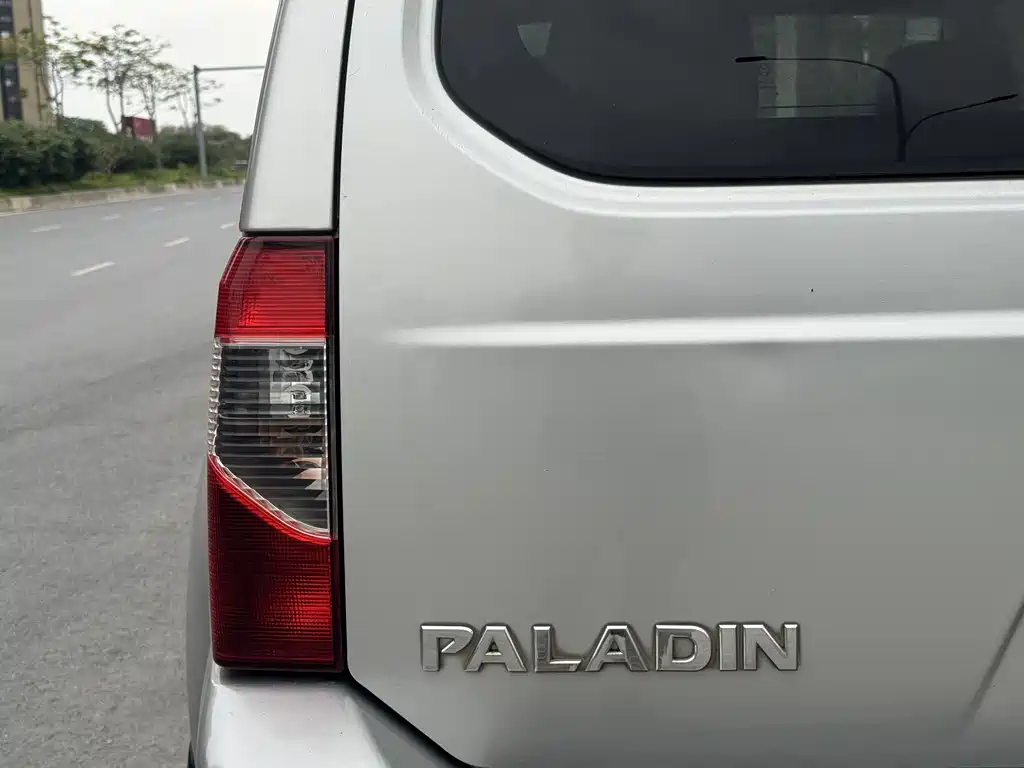 Nissan Paladin 2004 2.4L 4WD Luxury Edition