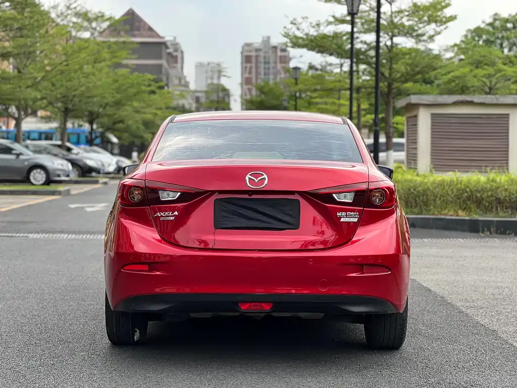 Mazda 3 Axela 2014 Sedan 1.5L Automatic Luxury