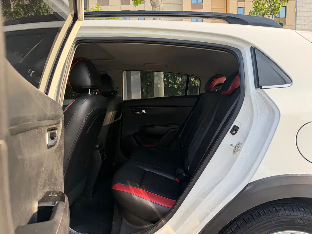 Kia KX Cross 2017 1.4L AT GLS