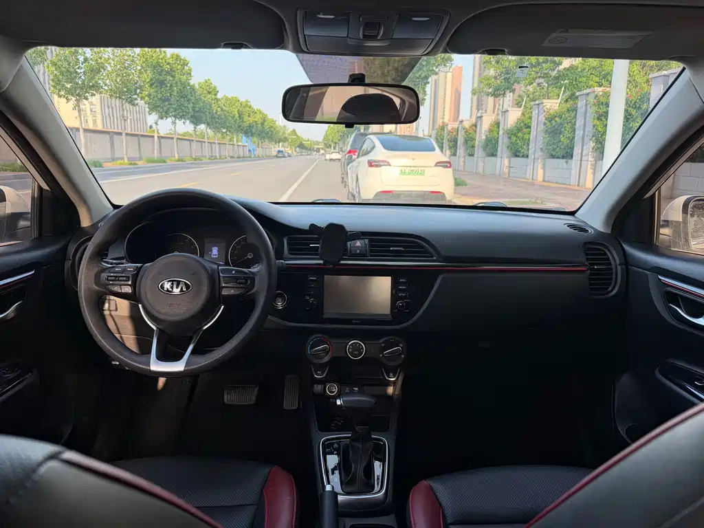 Kia KX Cross 2017 1.4L AT GLS