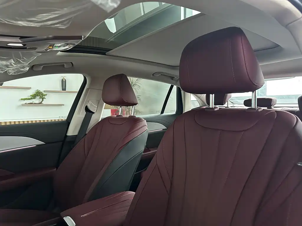 Hongqi H5 2025 2.0T Automatic Qi Chang Edition