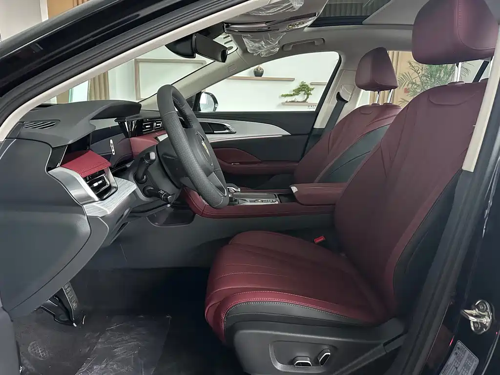 Hongqi H5 2025 2.0T Automatic Qi Chang Edition