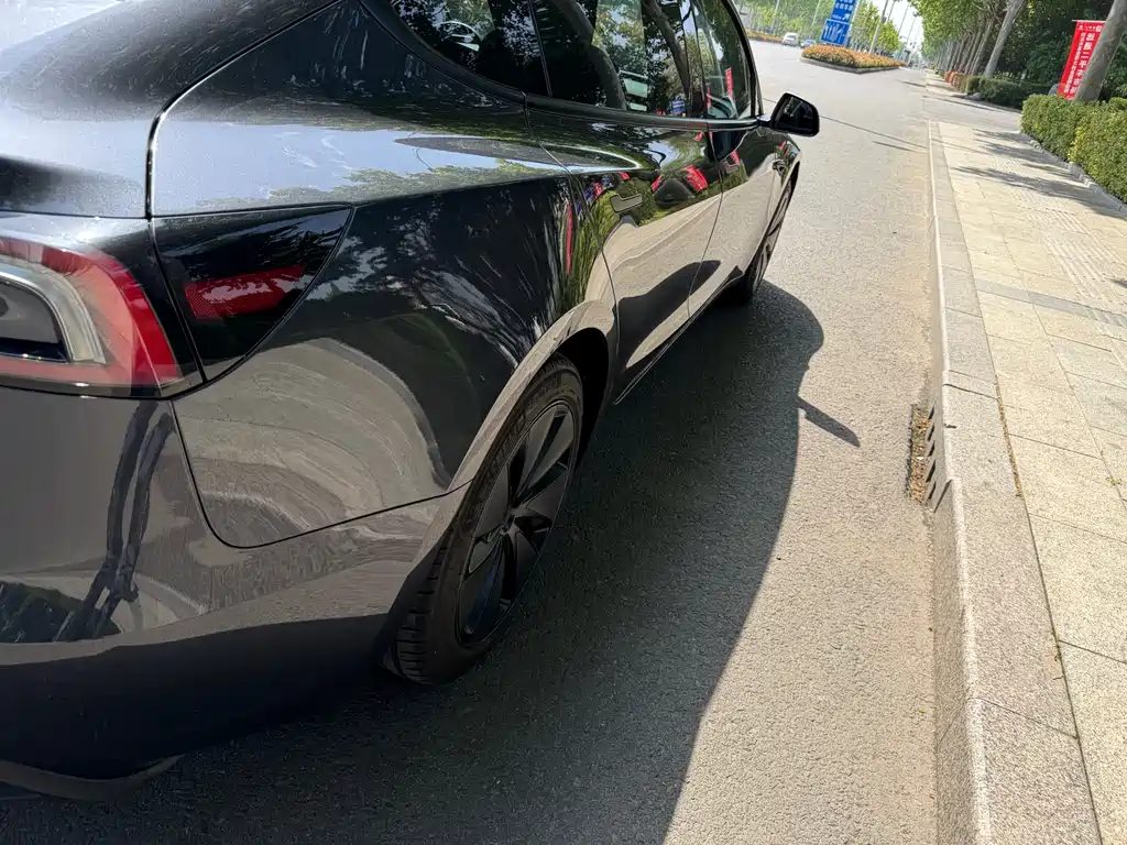 Model 3 2025 Rear-Wheel Drive
