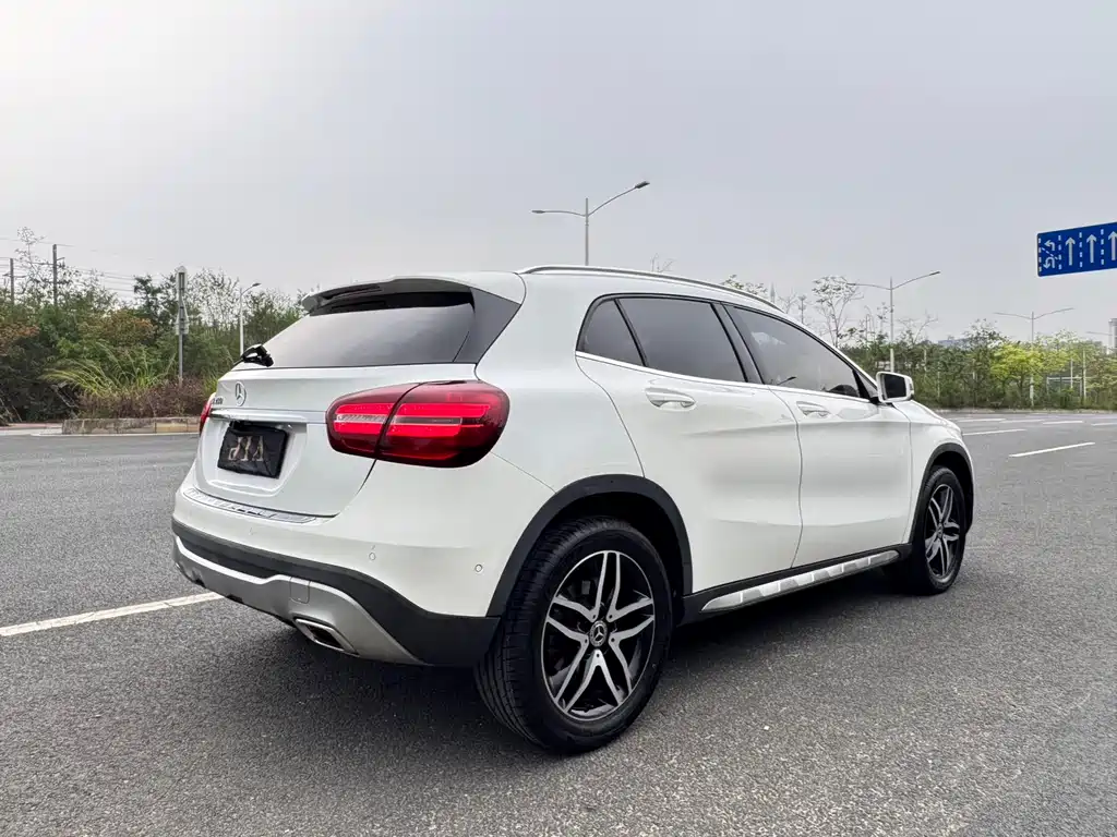Mercedes-Benz GLA 200 Fashion Edition 2017
