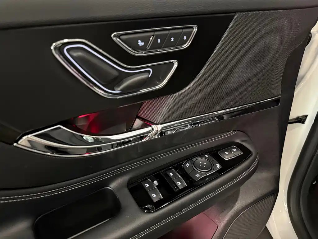 Lincoln Corsair 2024 1.5T FWD Premium Hybrid Edition