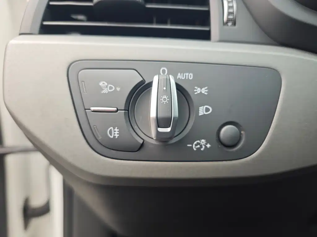 Audi A4L 2019 40 TFSI Entry Edition China VI
