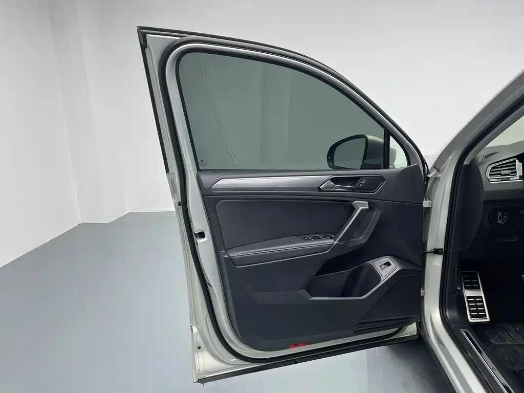 Volkswagen Tiguan L 2021 330TSI Automatic FWD R-Line Yuexiang Edition