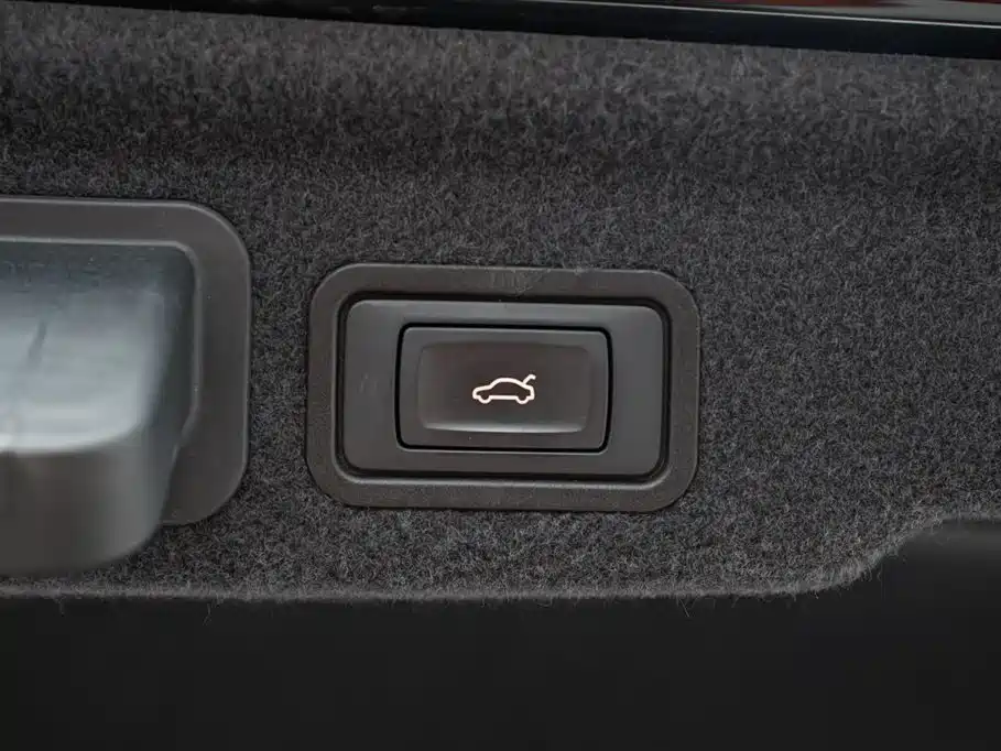 Audi A8L 45 TFSI quattro Luxury 2013