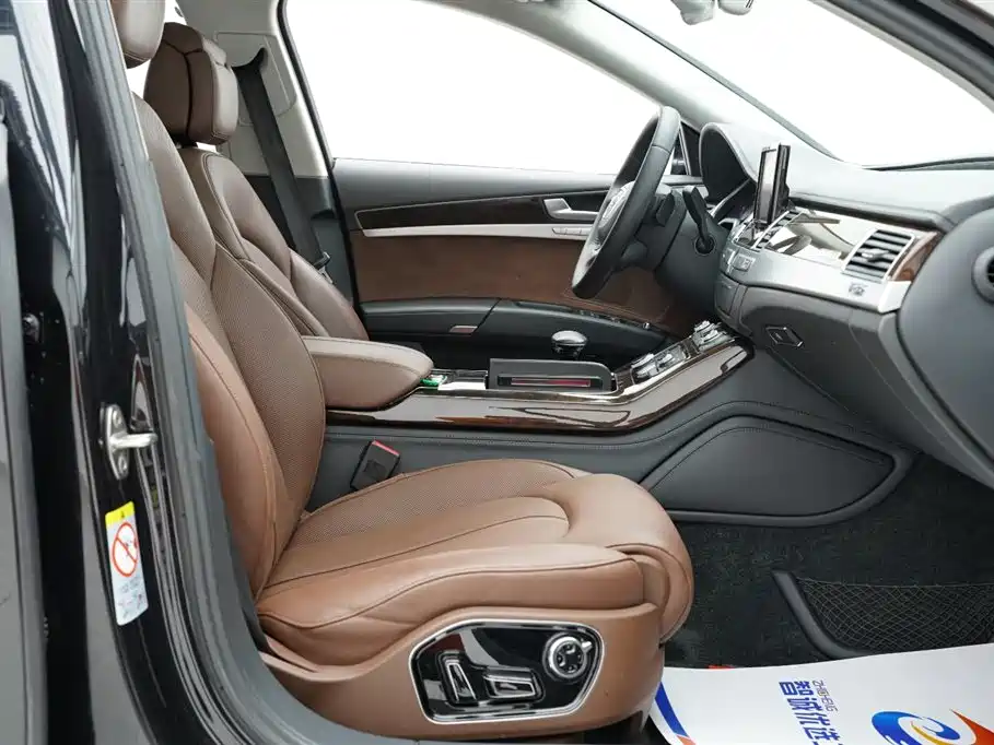Audi A8L 45 TFSI quattro Luxury 2013