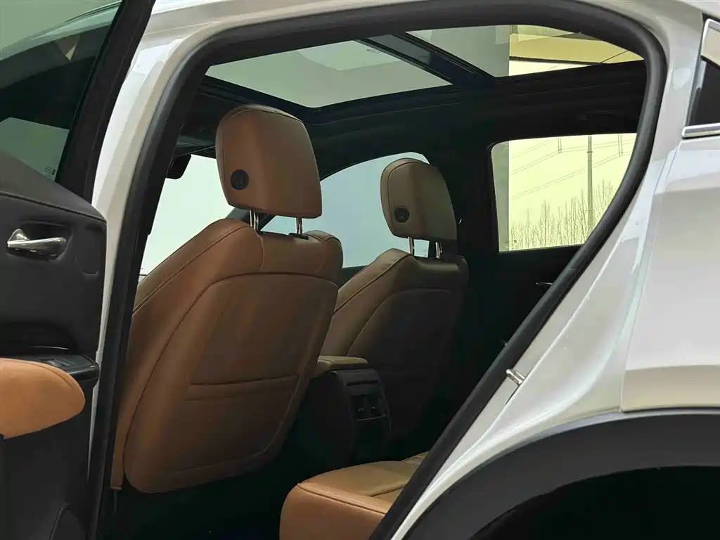 Cadillac XT4 2022 28T FWD Luxury