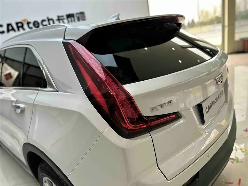 Cadillac XT4 2022 28T FWD Luxury