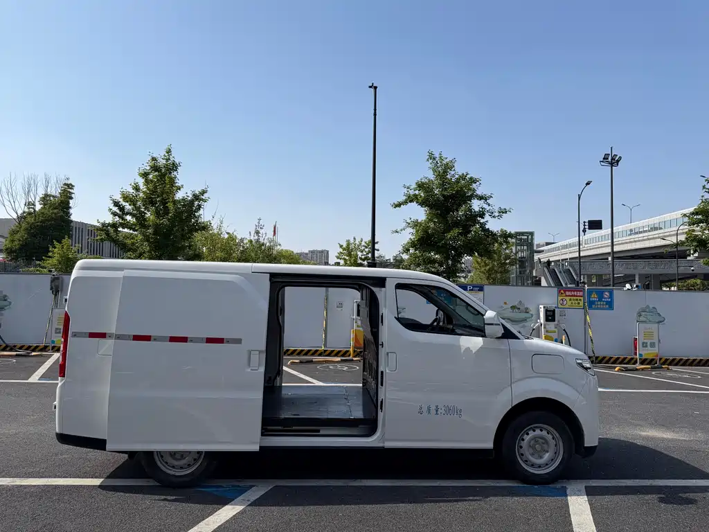 Ruichi EC75 2025 Smart Travel Super Charge Edition Pioneer Type II 50.1kWh