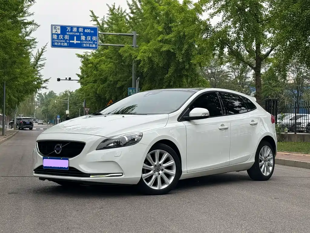 Volvo V40 2015 1.6T Kinetic