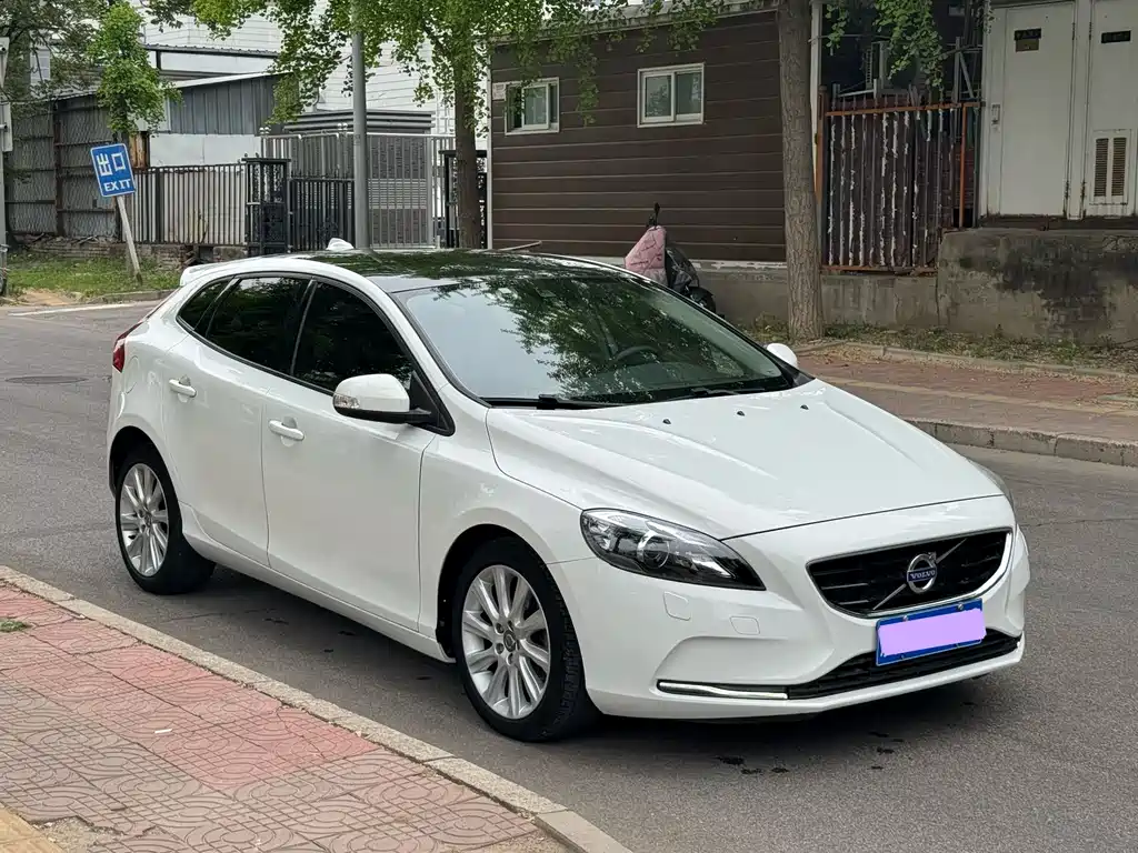 Volvo V40 2015 1.6T Kinetic