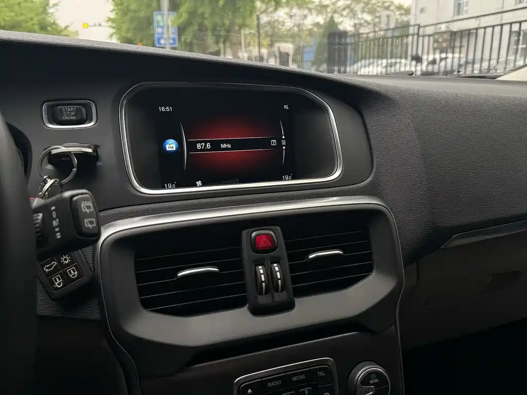 Volvo V40 2015 1.6T Kinetic