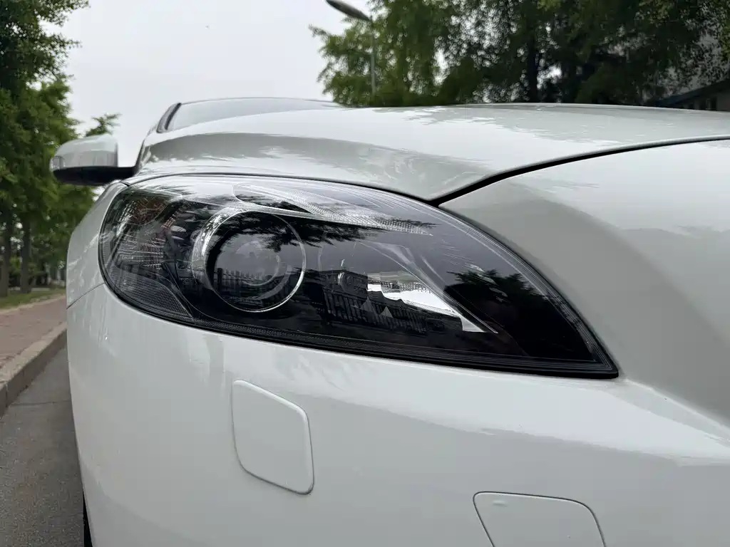 Volvo V40 2015 1.6T Kinetic