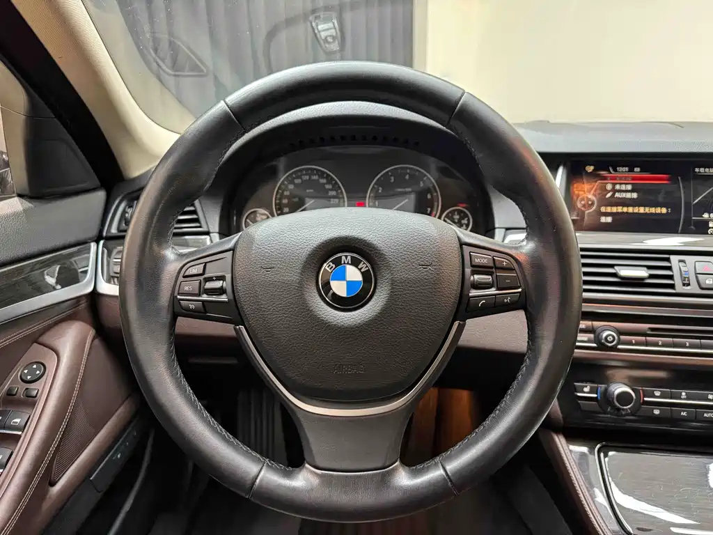 BMW 5 Series 2014 525Li Luxury Design Package