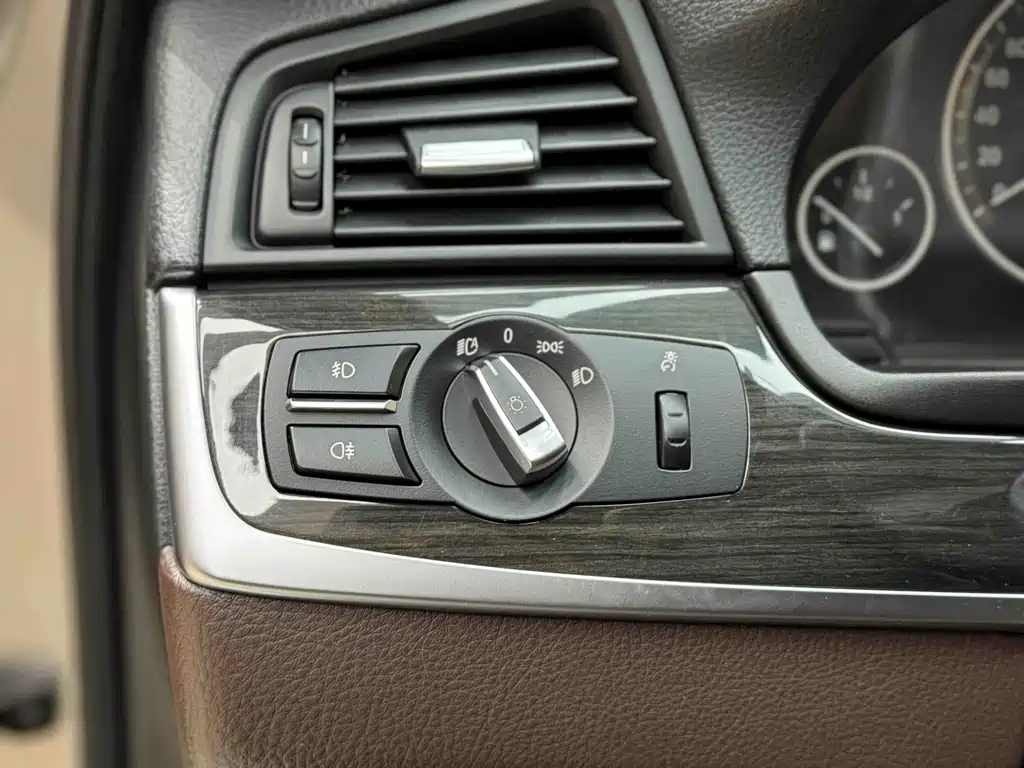 BMW 5 Series 2014 525Li Luxury Design Package