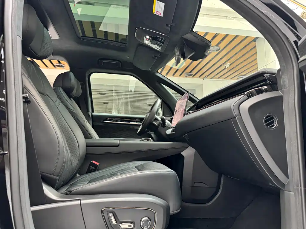 Zeekr 009 2024 7-Seater Aisle Edition AWD 108kWh