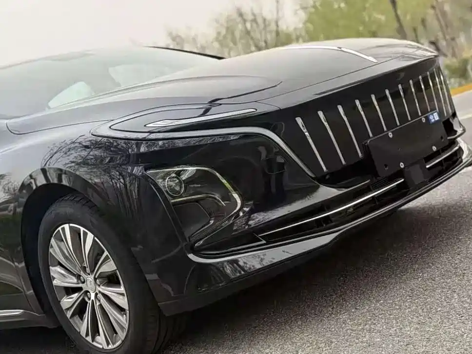 Hongqi E-QM5 2025 500km Travel Edition
