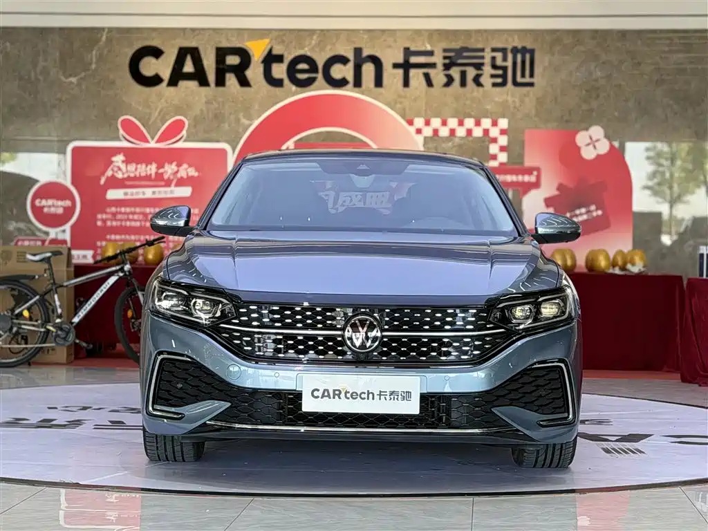 Volkswagen Passat 2022 330TSI Starlight Premium Edition