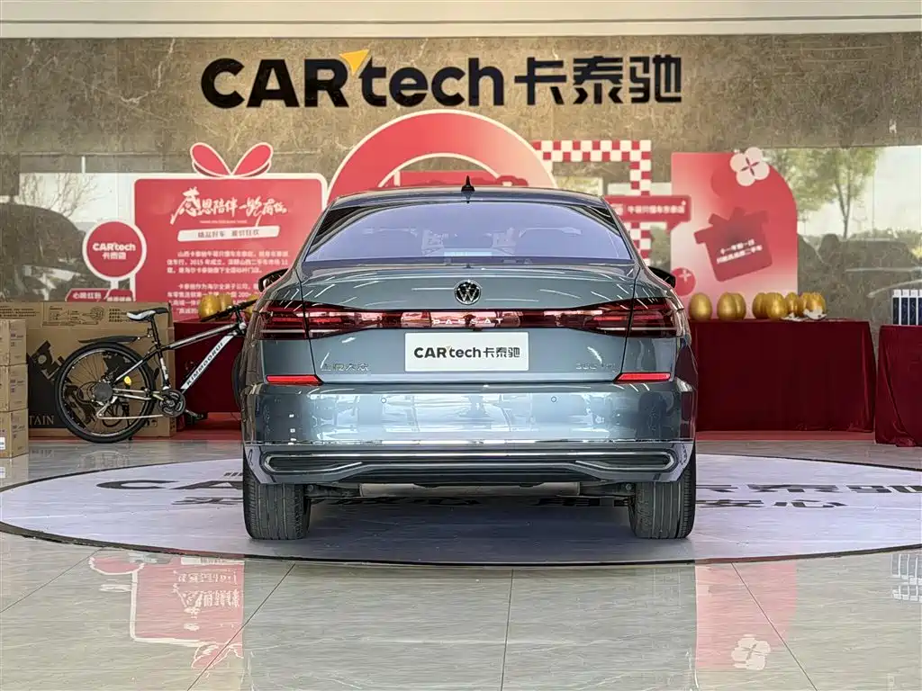 Volkswagen Passat 2022 330TSI Starlight Premium Edition