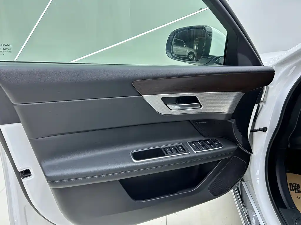 Jaguar XFL 2019 XFL 2.0T 200PS RWD Elite Edition
