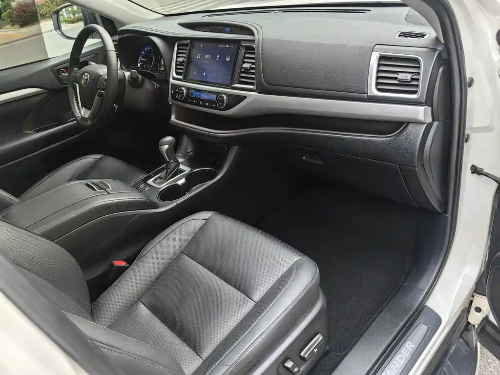 Toyota Highlander 2018 2.0T AWD Premium Edition 7-Seater China VI