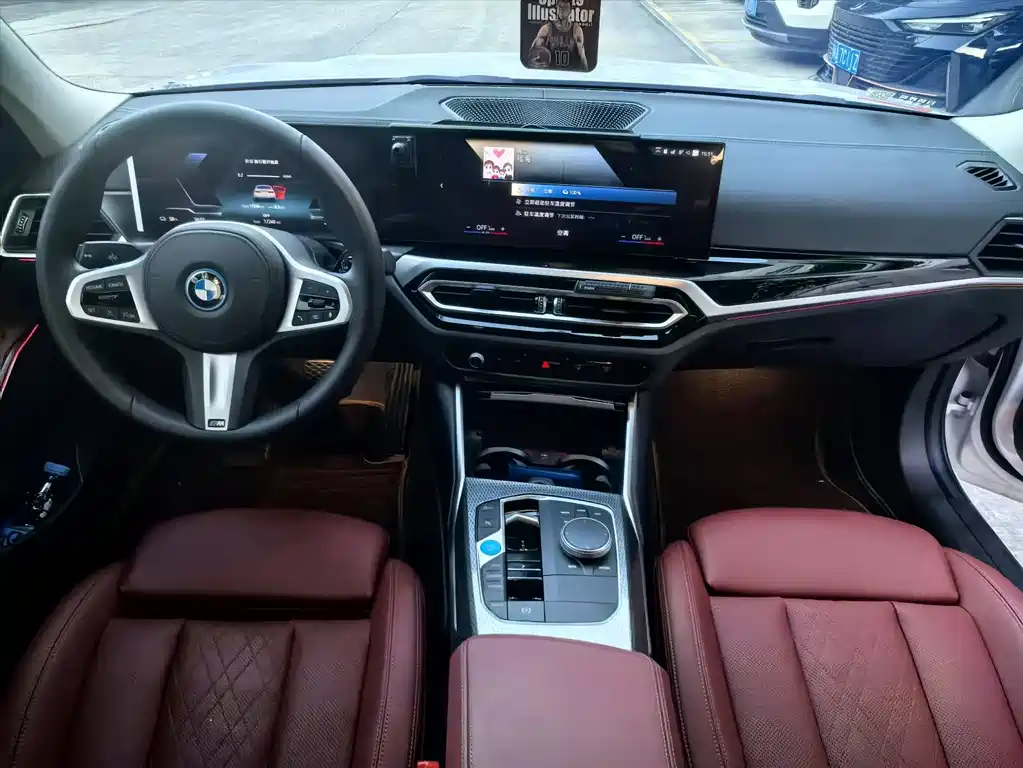 BMW i3 2022 eDrive 35 L
