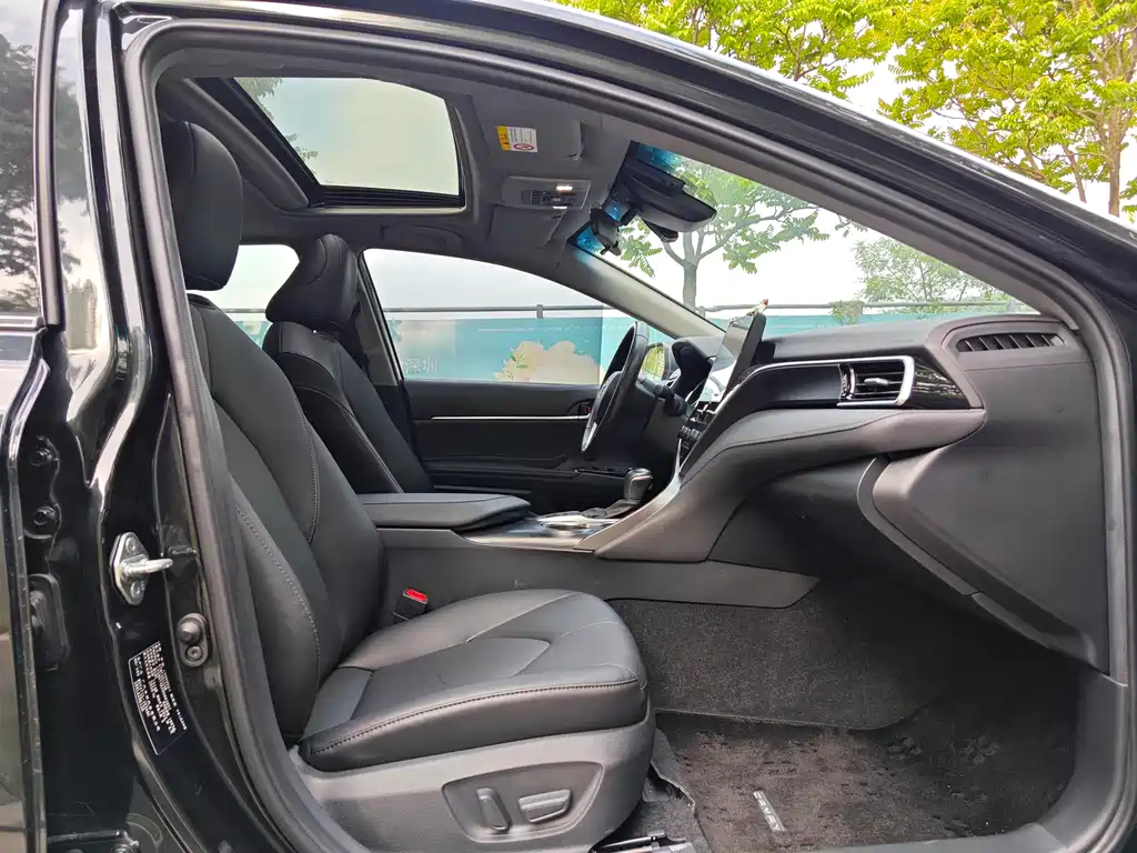 Toyota Camry 2021 2.0G Luxury Edition