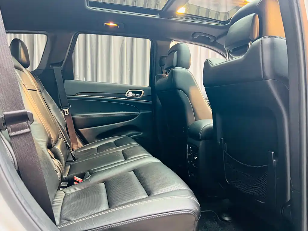 Jeep Grand Cherokee 2015 3.6L Elite Navigation Edition