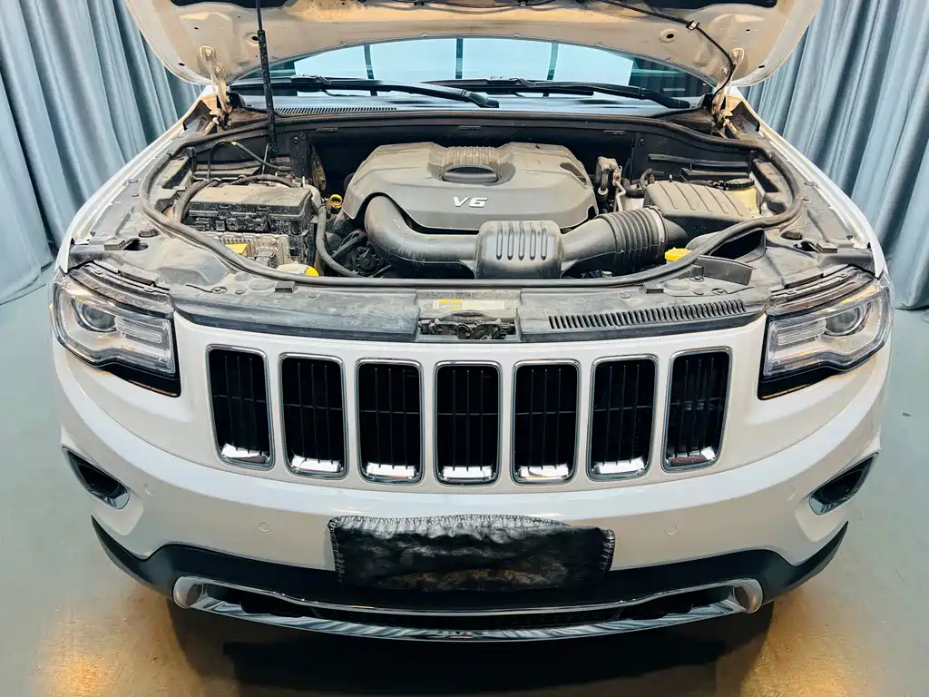 Jeep Grand Cherokee 2015 3.6L Elite Navigation Edition