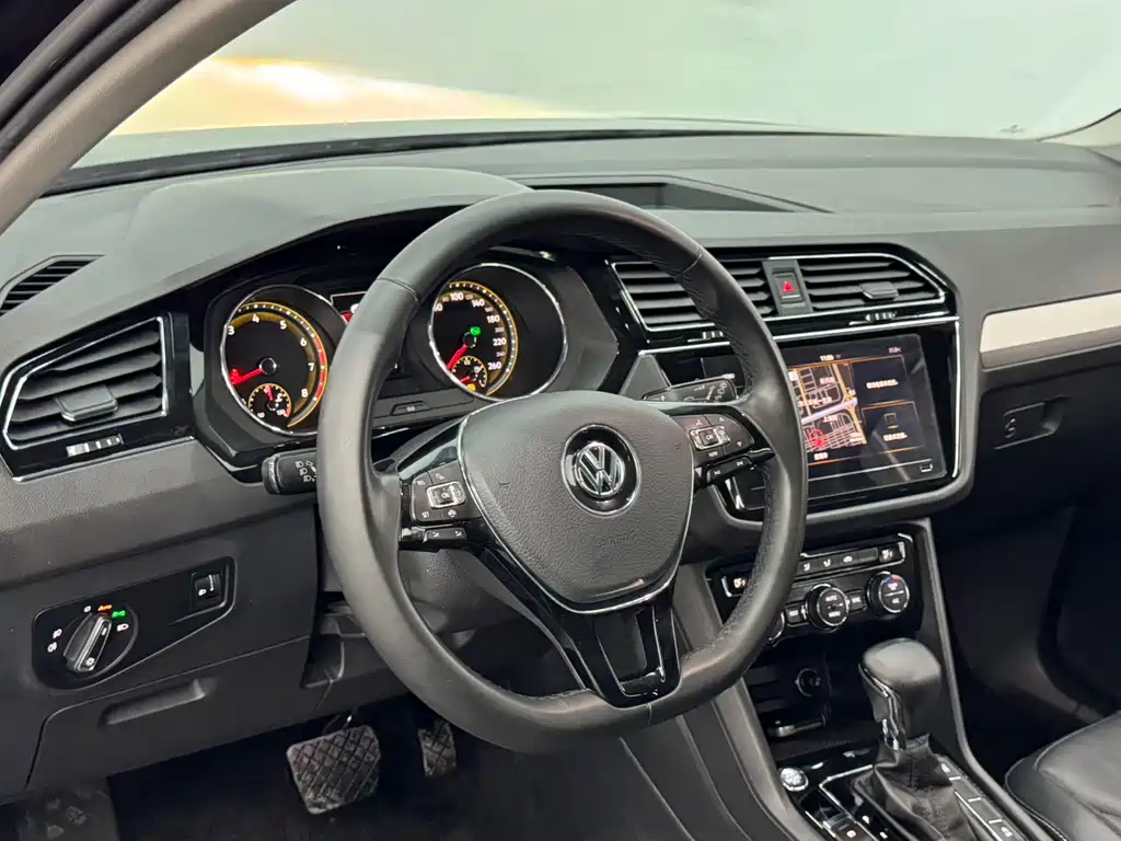 Tiguan L 2019 Facelift 330TSI Auto FWD Panoramic Comfort Edition China VI