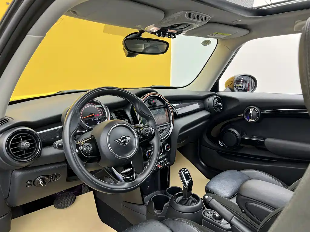 MINI 2019 1.5T COOPER Artist