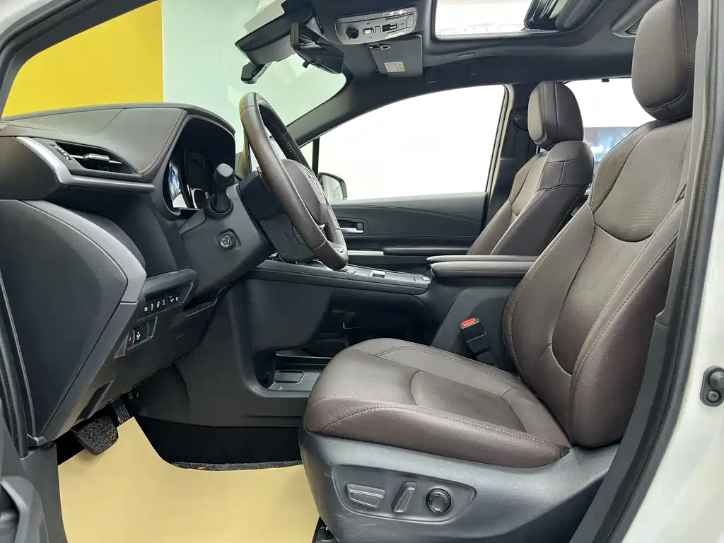 Sienna 2023 2.5L Hybrid Platinum Edition