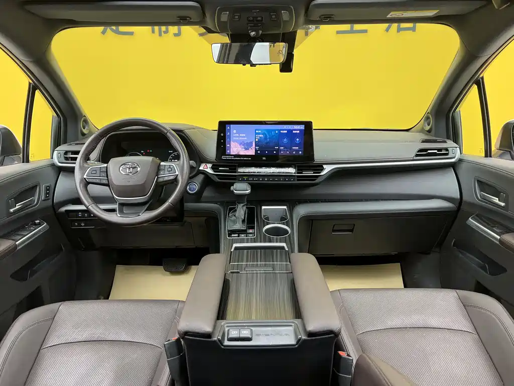 Sienna 2023 2.5L Hybrid Platinum Edition