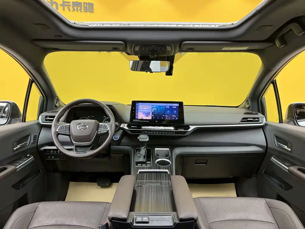 Sienna 2023 2.5L Hybrid Platinum Edition