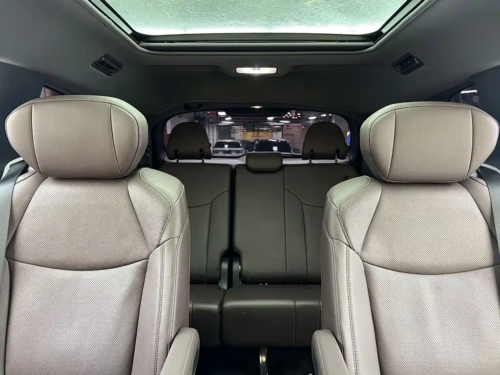 Sienna 2023 2.5L Hybrid Platinum Edition