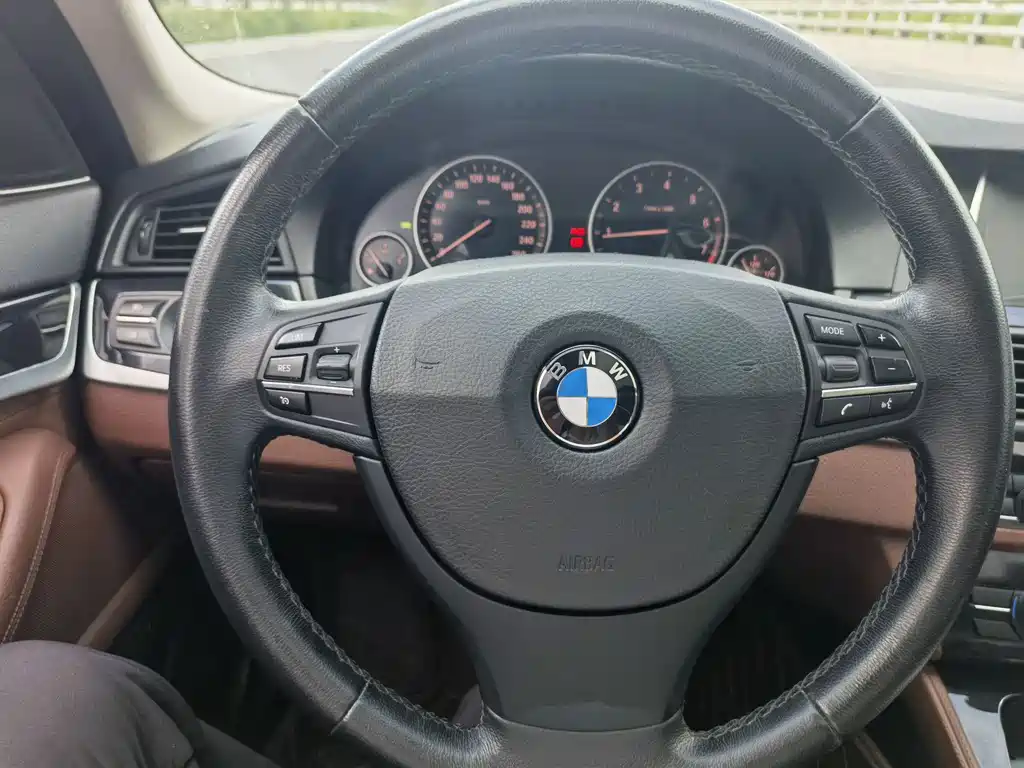 BMW 5 Series 2014 520Li Elegant Edition