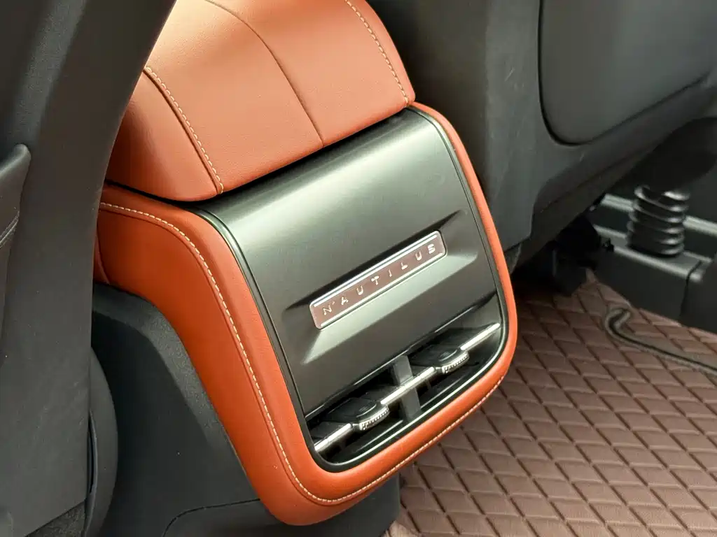 Lincoln Nautilus 2023 2.0T AWD Hybrid Premium Edition