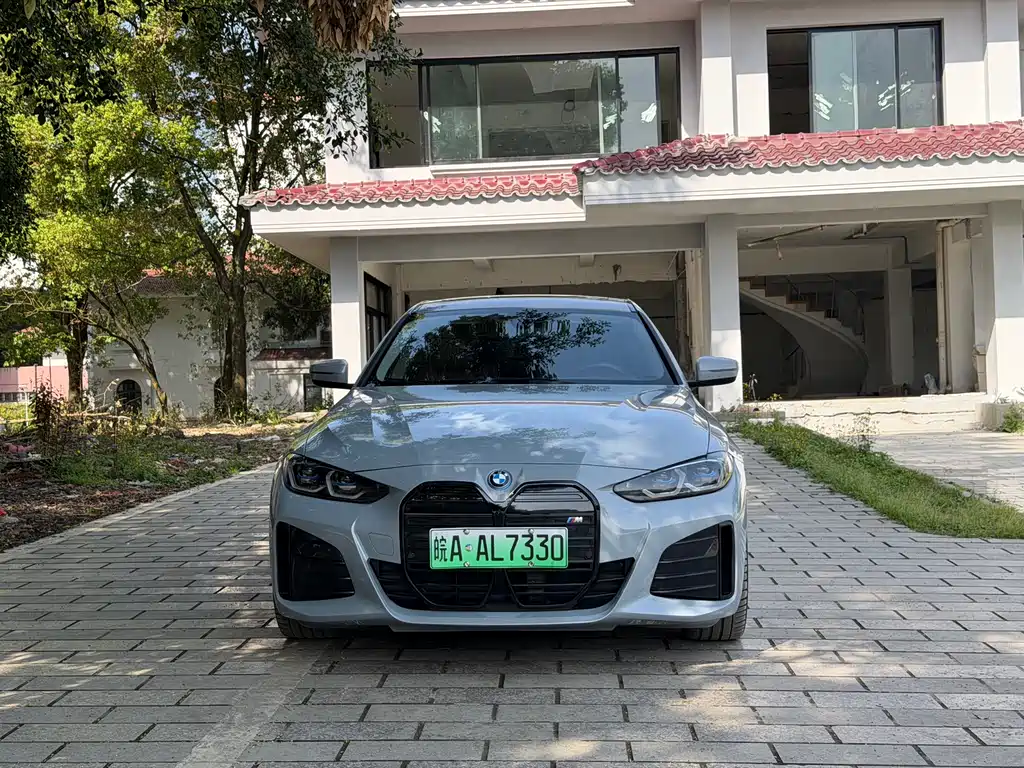 BMW i4 2023 eDrive35